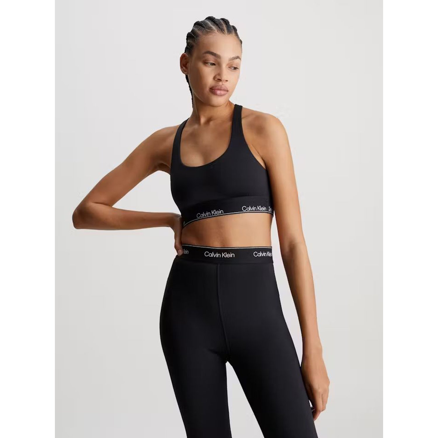 Top Negro Deportivo De Medio Impacto Para Mujer Calvin Klein CALVIN KLEIN falabella