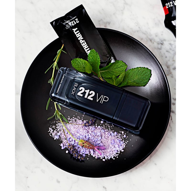 Perfume Carolina Herrera 212 VIP Black Hombre 50 ml EDT CAROLINA HERRERA falabella