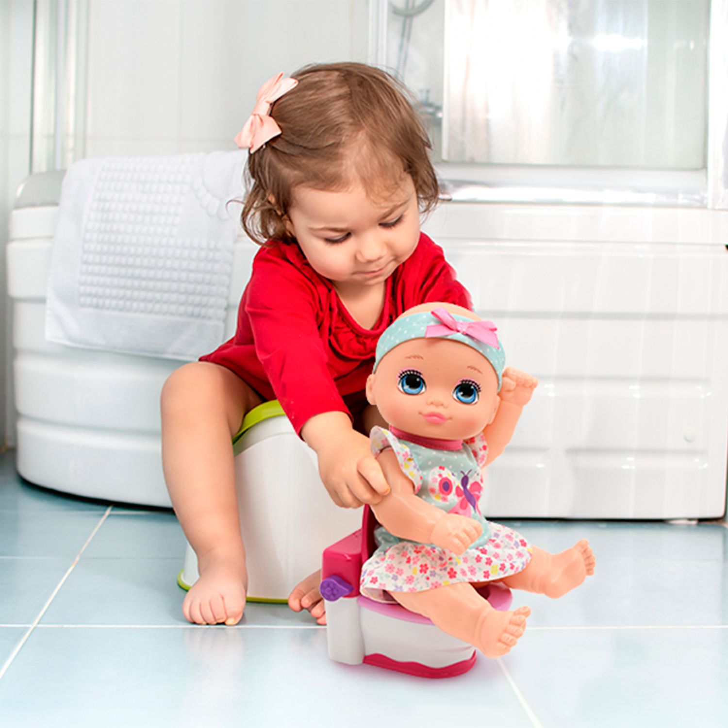 Muneca Bebe interactiva Little Darlings Hora de ir al bano falabella