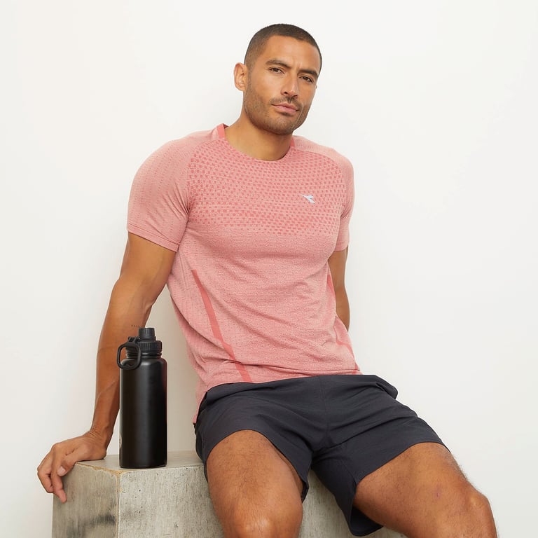 Lo último en Camisetas deportivas hasta 30%