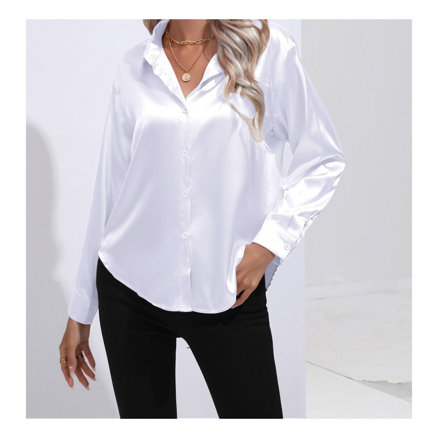Mujer con blusa shop
