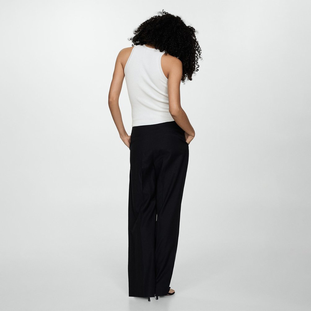 Top sin mangas con brillos en seamless