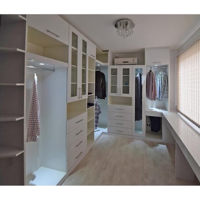 Walk In Closet Color Blanco 600cm de Largo 55cm de Fondo 240cm de Alto