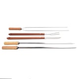 Set de asado de 6 piezas con pinza, cuchillo y pinchos