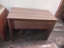 Escritorio marrón claro 1,10m x 60cm x 78cm 