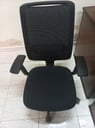 Silla con rueditas y reposabrazos