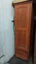 Ropero de madera de una puerta sin llave, le falta cerradura, cajón a reparar (Alto 1,70m, Ancho 45cm)