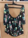 Remera floreada + bolero manga 3/4, talla M