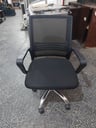 Silla de oficina con ruedas y posa brazos, Buen estado