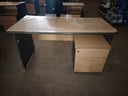 Escritorio rectangular de melamina + cajonera de de 3 cajones con llave. Medidas escritorio: Largo: 1,40m. Ancho: 70cm. Alto: 77cm. Cajonera: 51cm * 47 cm. Alto: 57cm
