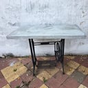 Estructura de metal de máquina de coser vintage + mesada de concreto (1m*50cm*77cm) (Buen estado)