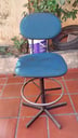 Silla de oficina fija con apoya pies (Buen estado) Con algunas manchas