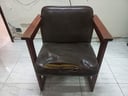 Silla de madera con reposabrazos/ tapizado a reparar