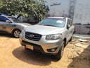 Camioneta Hyundai Santa Fe plata 2010 BFG 213