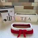 Caja decorativa roja tejido (Seminuevo) + Caja de té de madera (usado) + Cafetera tipo francesa de aluminio de la marca RL Longsheng con capacidad de 500ml en caja (Nuevo) (Buen estado)