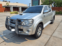 Camioneta Toyota Hilux, año de fabricación 2010, color champagne