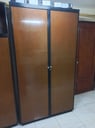 Armario de 2 puertas con compartimientos( Ancho: 1/20m Largo: 2/15m Profundidad : 38cm)