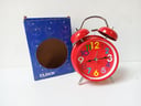 Reloj Rojo de mesa con diseño antiguo (Se desconoce el funcionamiento)