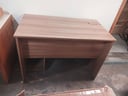 Escritorio marrón claro 1,10m x 60cm x 78cm 
