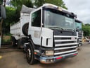  VOLQUETE  SCANIA   D/EJES MARCA SCANIA  MODELO P94 (2 EJES)   BLANCO CHASSIS XLEP4X20004376224 AÑO FAB. 1999 POTENCIA 220HP CAP.  15Tn/ 10m3