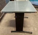 MUEBLE AUXILIAR CON PATAS DE METAL DE 0,91 CM DE LARGO X 0,72 CM ALTO X 0,74 CM DE ANCHO