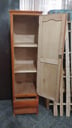 Ropero de madera de una puerta (con detalles, no tiene llave)