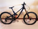Bicicleta Prime Rocket DH RS2, tamaño mediano, cuadro de Carbono y llantas de aluminio, suspension Fox (Nuevo)