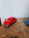 6 unidades de autos de colección FUSCA, color rojo  de juguete (Dimensiones: Largo 12.5cm, Alto 4.5cm)