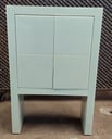 MUEBLE REVESTIDO DE ACRILICO TIPO ARMARIOCON PUERTAS DE COLOR BLANCO DE 1,41 METROS DE ALTO X 0,91 CM DE LARGO X 0,35 CM DE ANCHO (FALTA ESTANTES INTERIORES