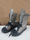 1 par de zapatos. Calce 35