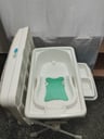 Cambiador con bañadera para bebé (Buen estado) + Nidito para bebé (Buen estado)