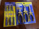 JUEGO DE 6 DESSTORNILLADORE + KIT DE PINZAS