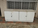 Mueble largo blanco con 4 puertas y 8 compartimientos con llaves (Buen estado) 2.17m*65ccm*87cm