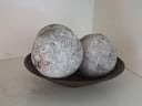 Centro de mesa (bandeja + esferas de cerámica)