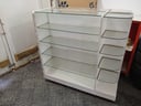 Mueble Exhibidor de madera con vidrios y rueditas (Largo 1,25m, Alto 1,25m, Ancho 0,60cm) + mueble exhibidor con 2 divisorias (sin vidrios) (Alto 1.30m, Largo 1.50m, Profundidad 0.60cm) 