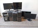 Lote de 4 gabinetes + 4 monitores ( sin Cables y accesorios, se desconoce el funcionamiento de todo)