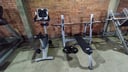 1 bicicleta estatica PRECOR + 1 equipo de gimnasio MATRIX