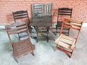 4 sillas de madera plegables + 2 mesas de madera ( a reparar todo) ( partes de maderas faltantes, tornillos, etc)