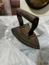 Antiguedades: Plancha maciza de Hierro Fundido, 15cm de largo x 13cm de alto. 