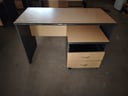 Escritorio rectangular de melamina + cajonera de de 3 cajones sin llave (le falta 1 cajón). Medidas escritorio: Largo: 1,20m. Ancho: 60cm. Alto: 78cm. Cajonera: 52cm * 50 cm. Alto: 58cm