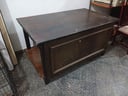 escritorio de madera color marrón (Largo: 1,50m Alto: 80cm Ancho: 90cm