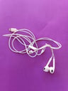 Auricular blanco cable tipo Lightning (Se desconoce su funcionamiento)