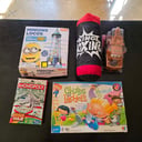 3 Juegos de mesa: Minions locos, Monopoly, Toboganes y escaleras + bolsa de arena para niños (Podrían faltarle piezas, en cajas) + autito de Mate, el personaje de la película Cars 