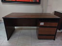 Escritorio de madera (Ancho: 1/60  Profundidad: 80cm  Alto:77cm) + cajonera