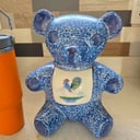Porta galletitas con tapa, con diseño de oso de cerámica,color azul pintado a mano (Buen estado) 30CM de alto