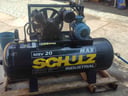 Compresor Marca Schulz, de 250 litros, 2 pistones, motor trifásico, incluye bomba de alta presión de marca Somar motor trifásico. Excelente estado, poco uso. (A retirar del local del proveedor) UBICACIÓN: ÑEMBY - BARRIO SAN CARLOS