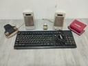 Teclado + 2 perforadora + sello + 2 parlantes (Se desconoce el funcionamiento de todo)
