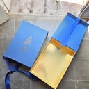 2 cajas de cartón navideños para regalo, con cinta (24cm*39cm*9cm) (Usado, buen estado)