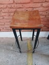 Butaca de madera con patas de metal Alto:0,80cm Base:0,30 * 0,30cm