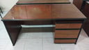 Escritorio de madera (Ancho: 1/60  Profundidad: 80cm  Alto:77cm) + cajonera